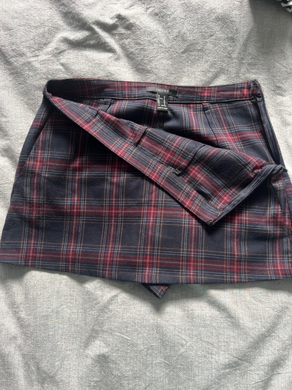 FOREVER 21 - Plaid Navy and Red Mini Skort